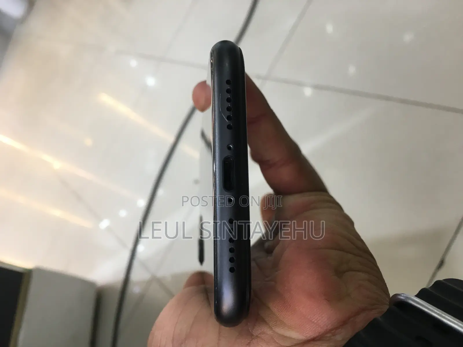 New Apple iPhone 11 64 GB Black