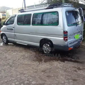Toyota HiAce 2004 Silver