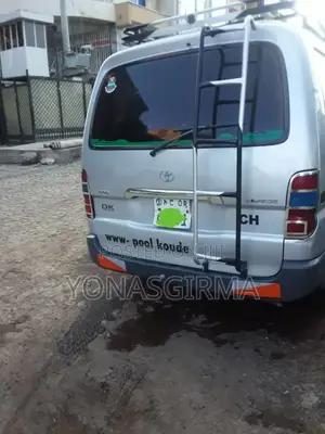 Toyota HiAce 2004 Silver