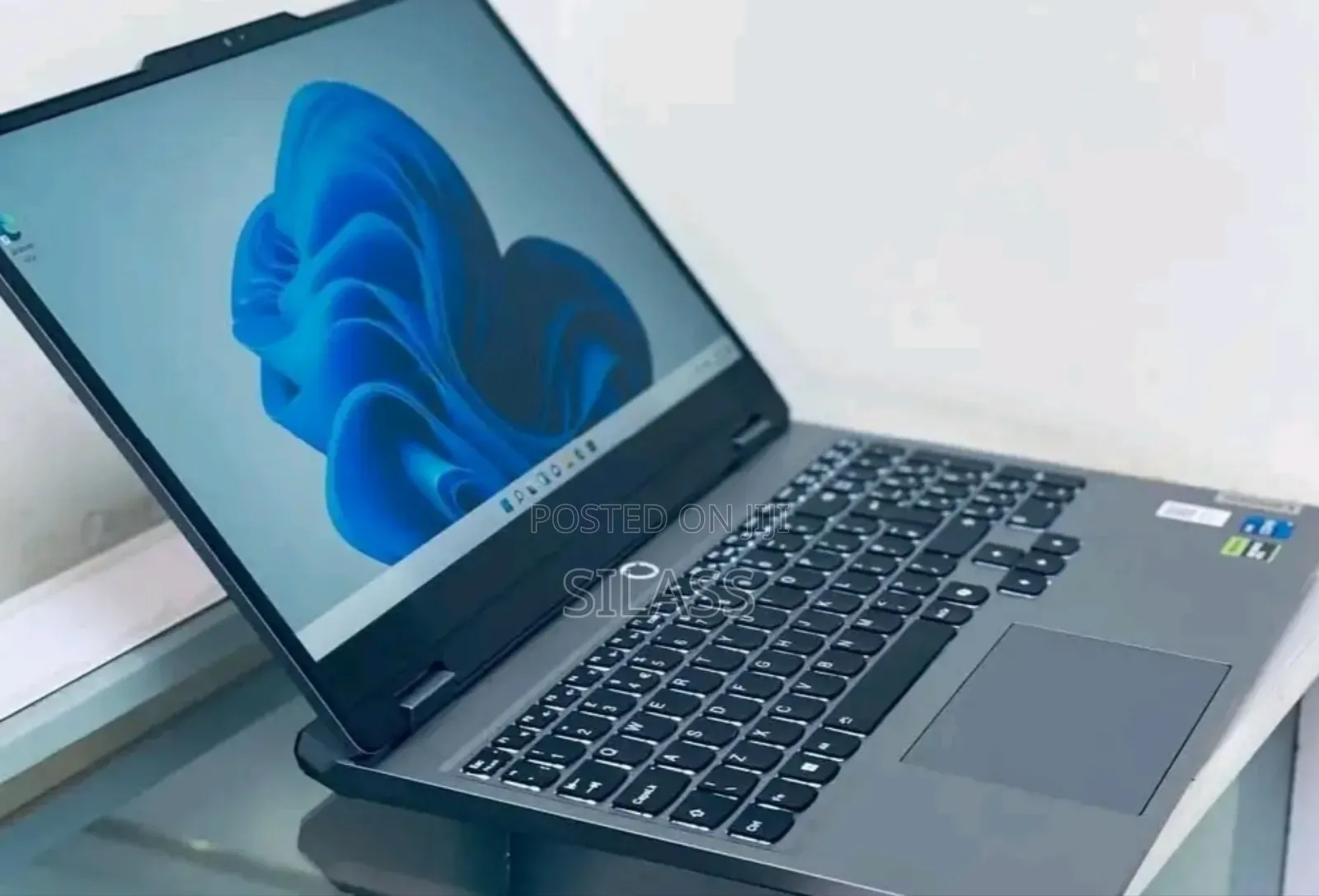 New Laptop Lenovo LOQ 15IRH8 16GB Intel Core I7 SSD 512GB