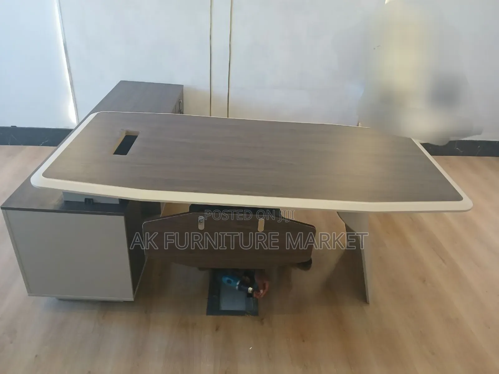 Modern Managerial Table