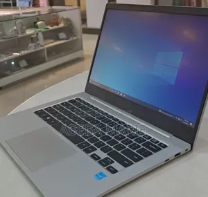 New Laptop Samsung 4GB Qualcomm Snapdragon X Plus SSD 128GB