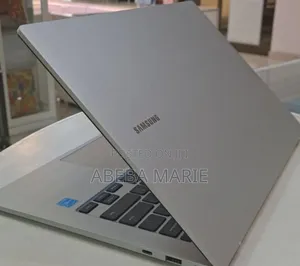 New Laptop Samsung 4GB Qualcomm Snapdragon X Plus SSD 128GB