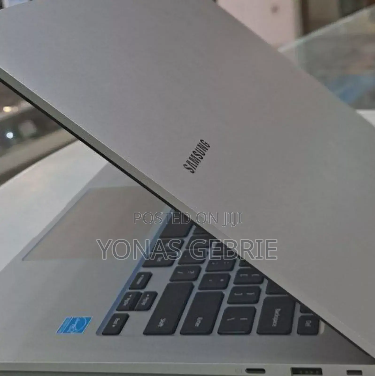 New Laptop Samsung 4GB SSD 128GB