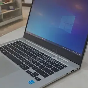 New Laptop Samsung 4GB SSD 128GB