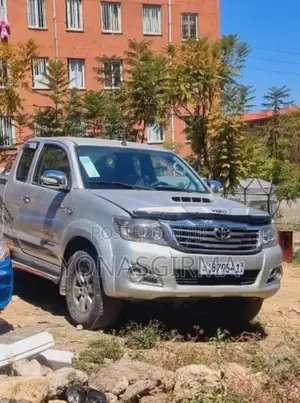 Toyota Hilux 2001 Silver