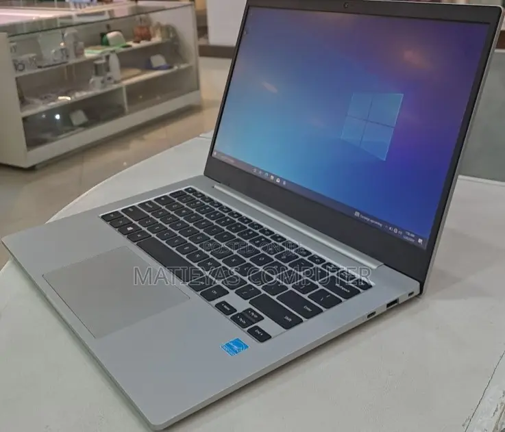 New Laptop Samsung 4GB SSD 128GB