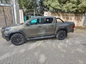 Toyota Hilux Revo Double Cab Deisel 2.8 RWD 2021 Gray