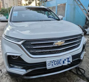 Photo - Chevrolet Captiva 2022 White