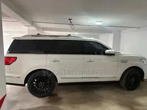 Lincoln Navigator 2023 White