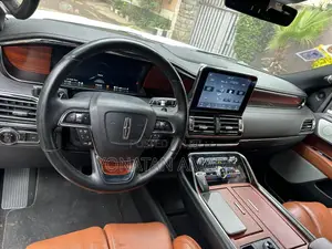 Lincoln Navigator 2023 White