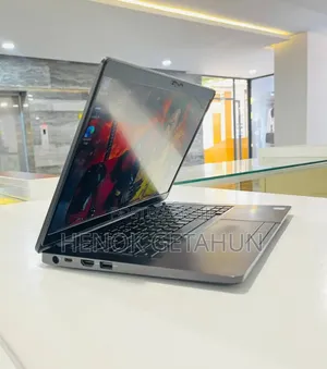 Photo - New Laptop Dell Latitude 5300 8GB Intel Core I5 SSD 256GB