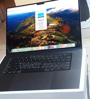 Photo - New Laptop Apple MacBook 2020 16GB Intel Core I7 SSD 512GB