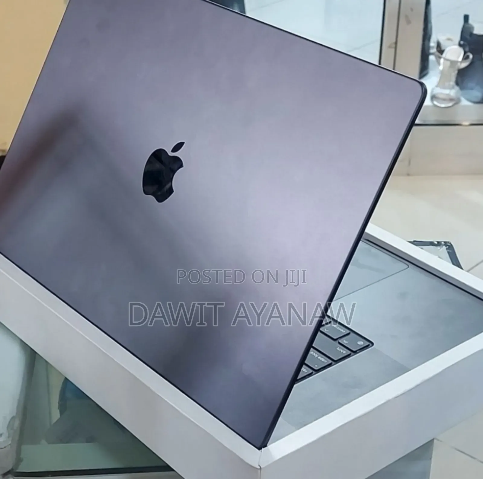 New Laptop Apple MacBook 2020 16GB Intel Core I7 SSD 512GB