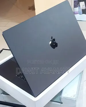 New Laptop Apple MacBook 2020 16GB Intel Core I7 SSD 512GB