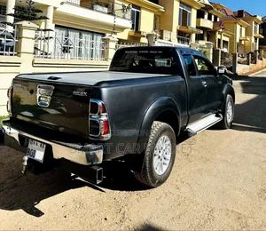 Toyota Hilux 2015 Gray