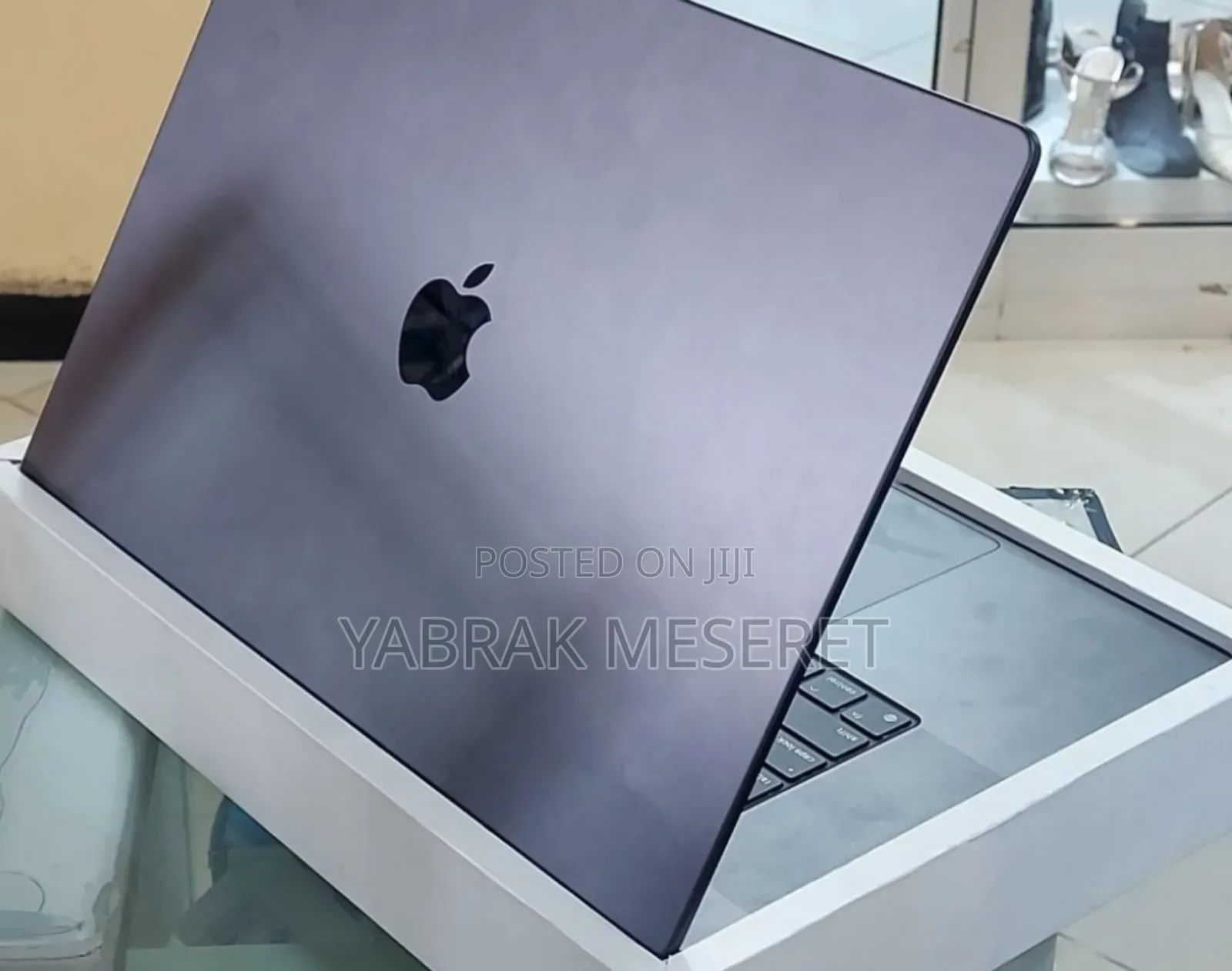 New Laptop Apple MacBook 2020 16GB Intel Core I7 SSD 512GB