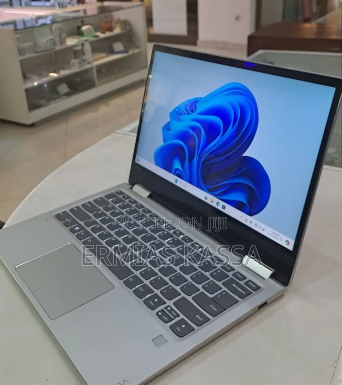 New Laptop Lenovo Yoga 730 8GB Intel Core I5 SSD 512GB