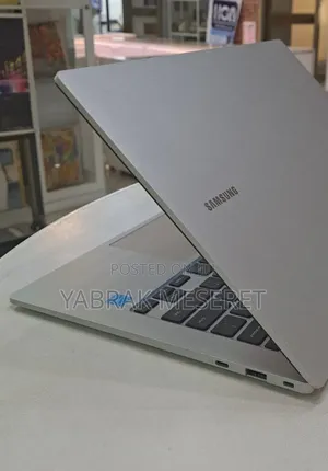 New Laptop Samsung 8GB Intel SSD 128GB