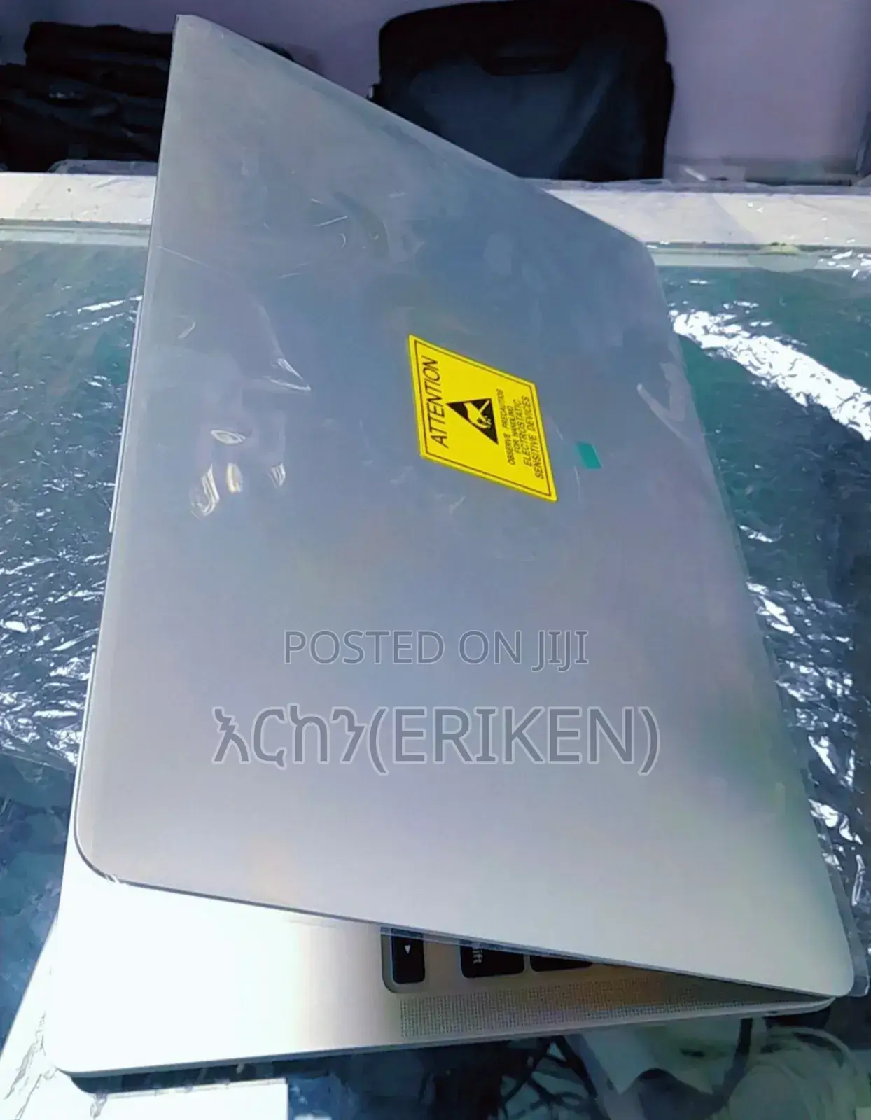 New Laptop Apple MacBook Pro 2022 M2 8GB Apple M2 SSD 512GB