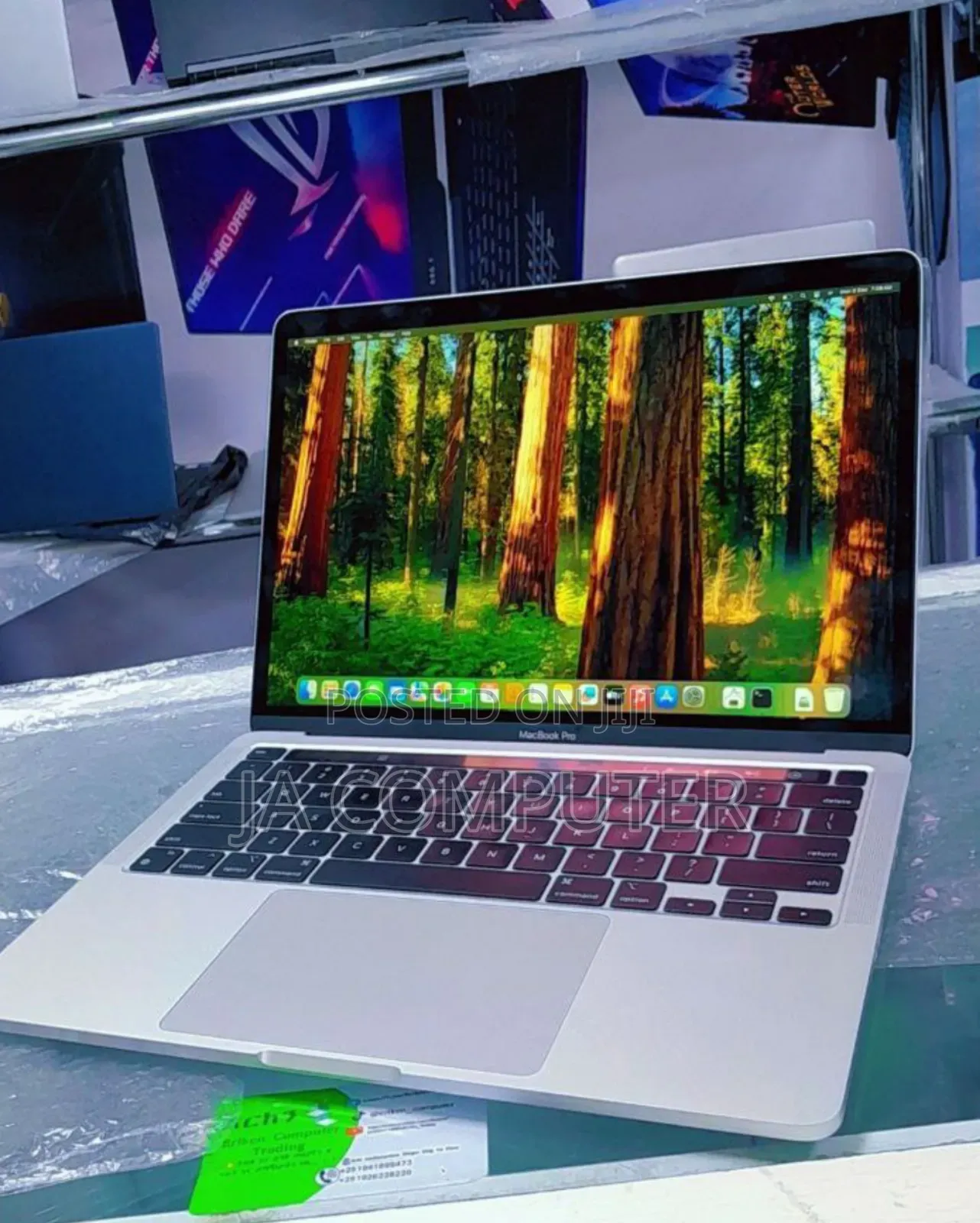 New Laptop Apple MacBook Pro 2022 M2 8GB Apple M2 SSD 512GB