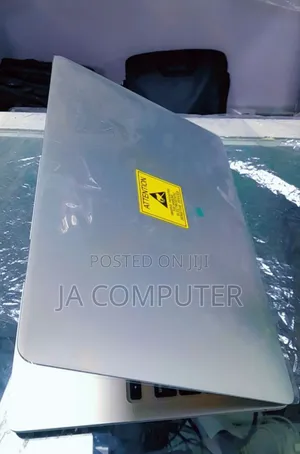 New Laptop Apple MacBook Pro 2022 M2 8GB Apple M2 SSD 512GB