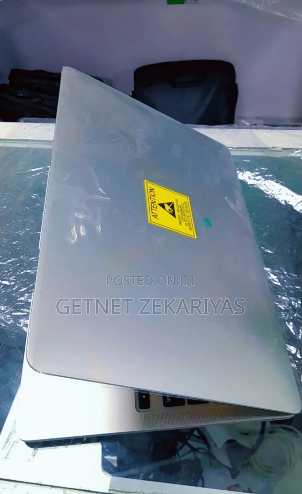 New Laptop Apple MacBook Pro 2022 M2 8GB Apple M2 SSD 512GB