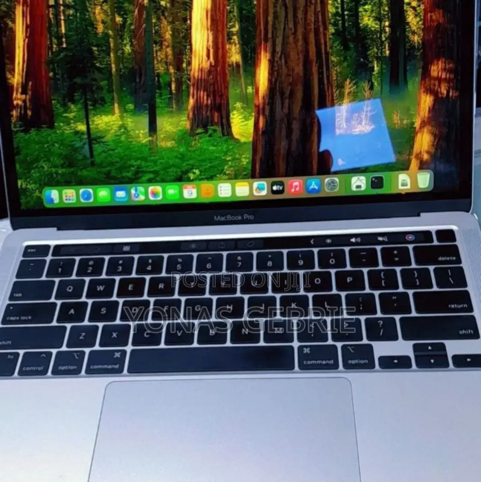 New Laptop Apple MacBook Pro 2022 M2 8GB Apple M2 SSD 512GB