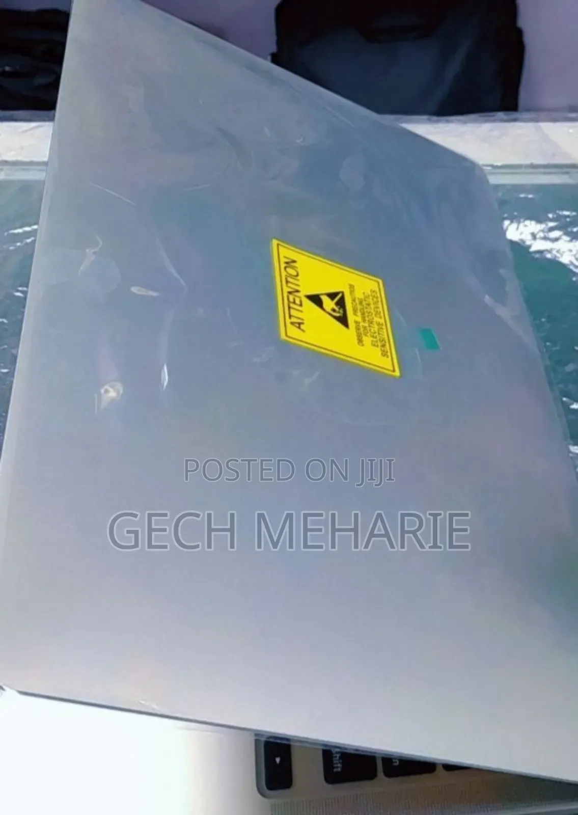 New Laptop Apple MacBook Pro 2022 M2 8GB Apple M2 SSD 512GB