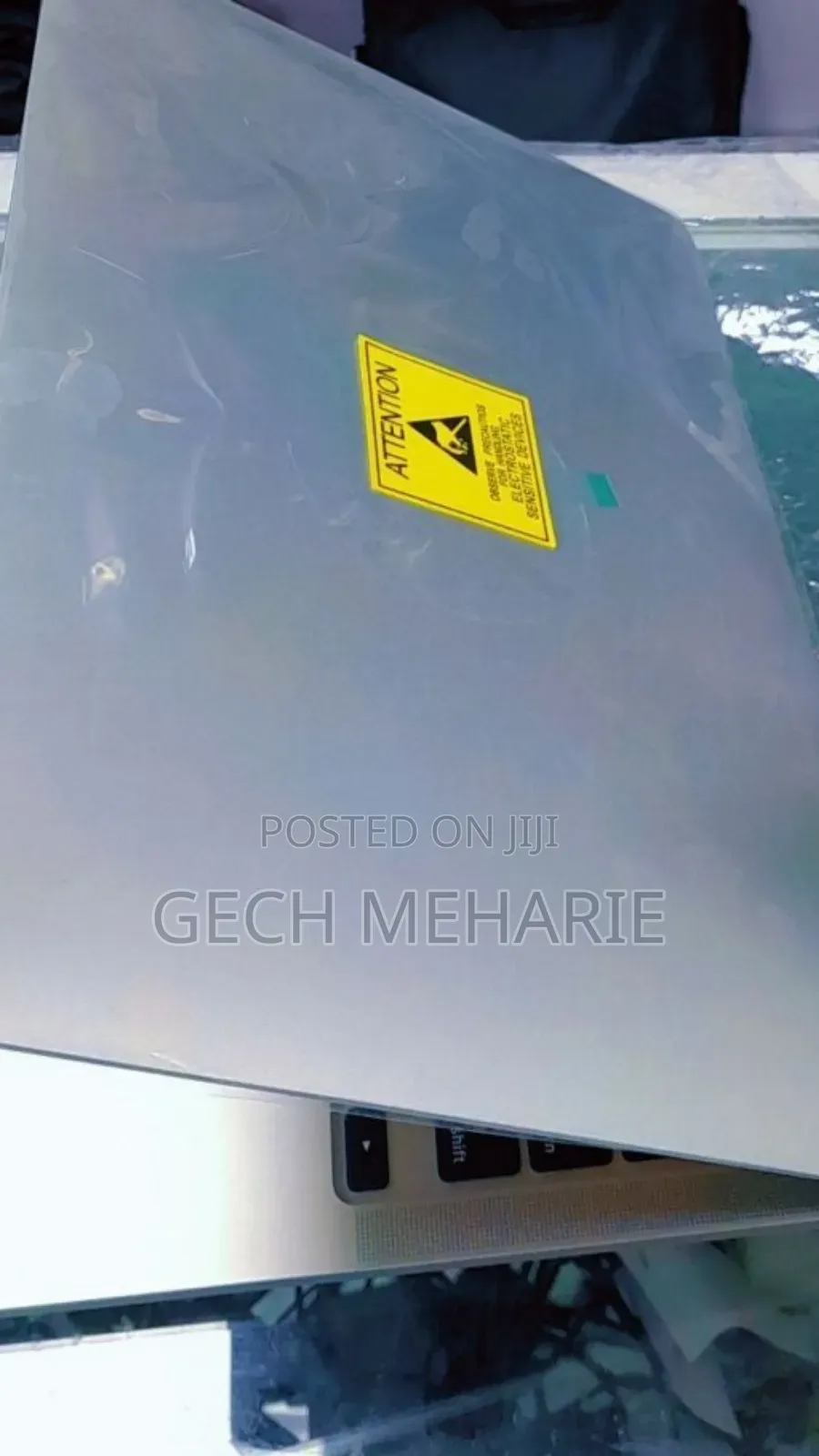 New Laptop Apple MacBook Pro 2022 M2 8GB Apple M2 SSD 512GB