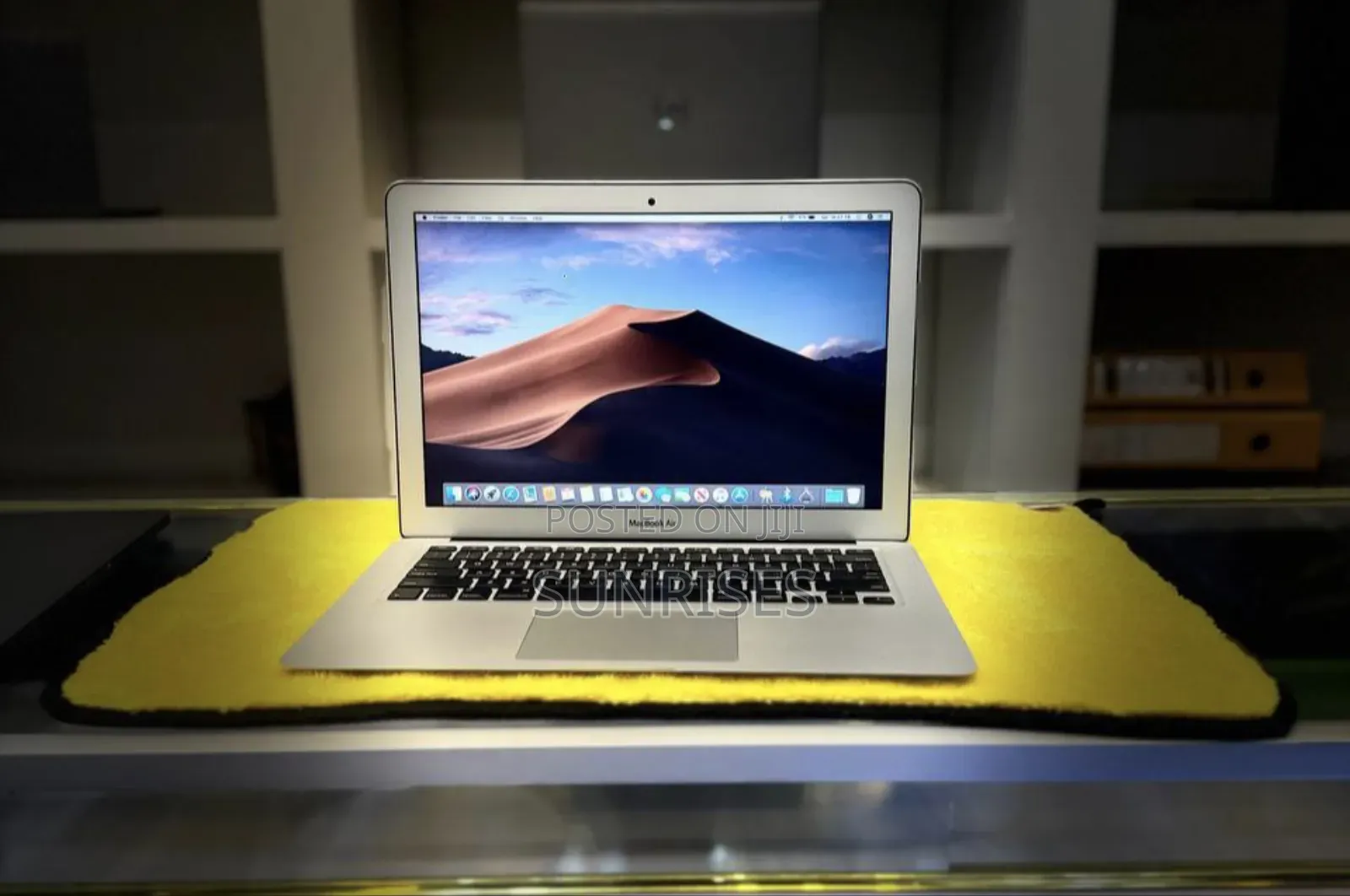 New Laptop Apple MacBook 2015 8GB Intel Core I5 SSD 128GB