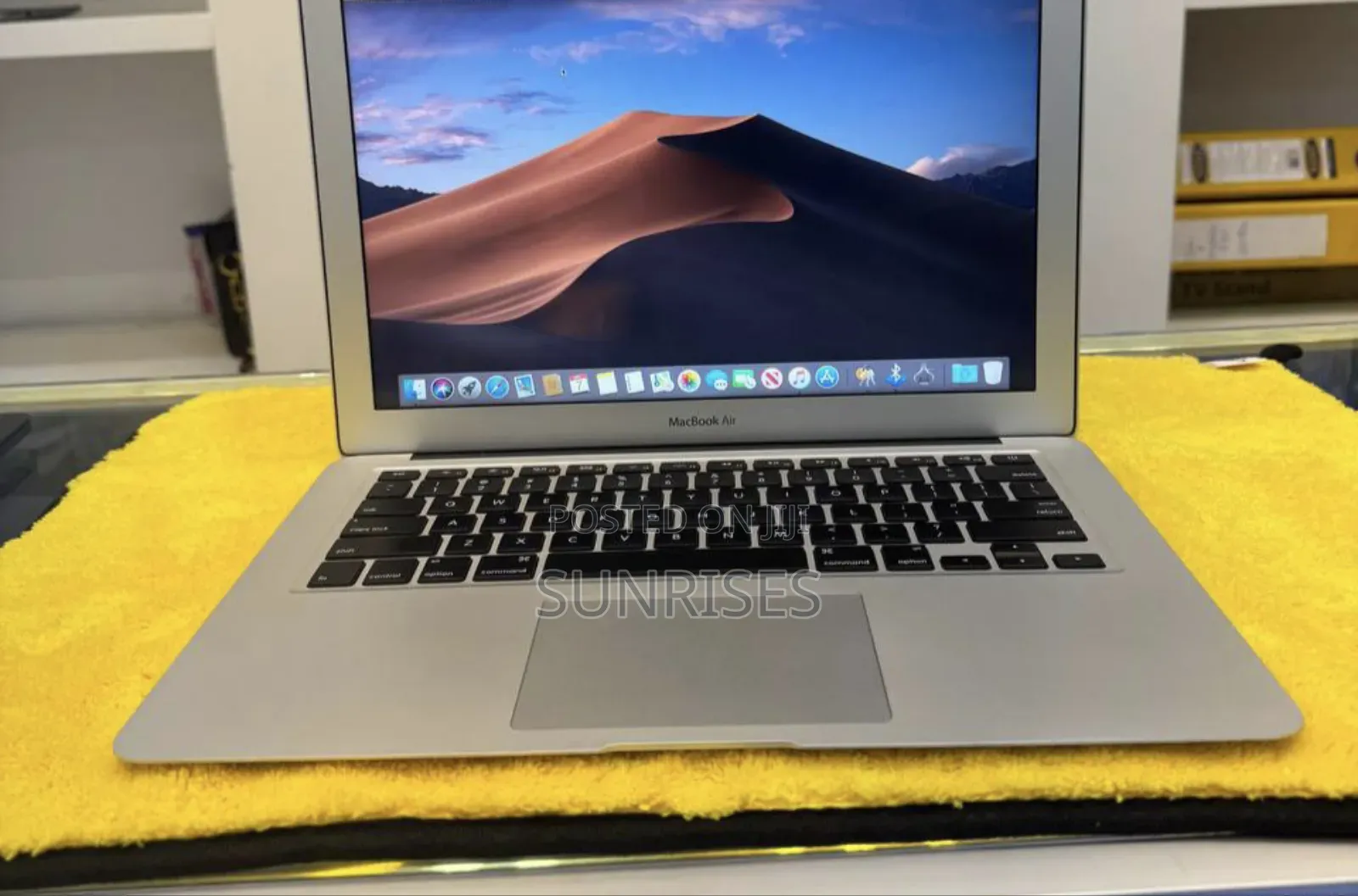 New Laptop Apple MacBook 2015 8GB Intel Core I5 SSD 128GB