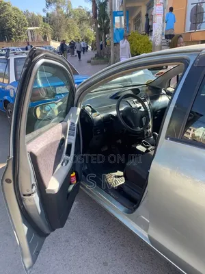 Toyota Yaris 2010 Silver