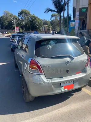 Toyota Yaris 2010 Silver