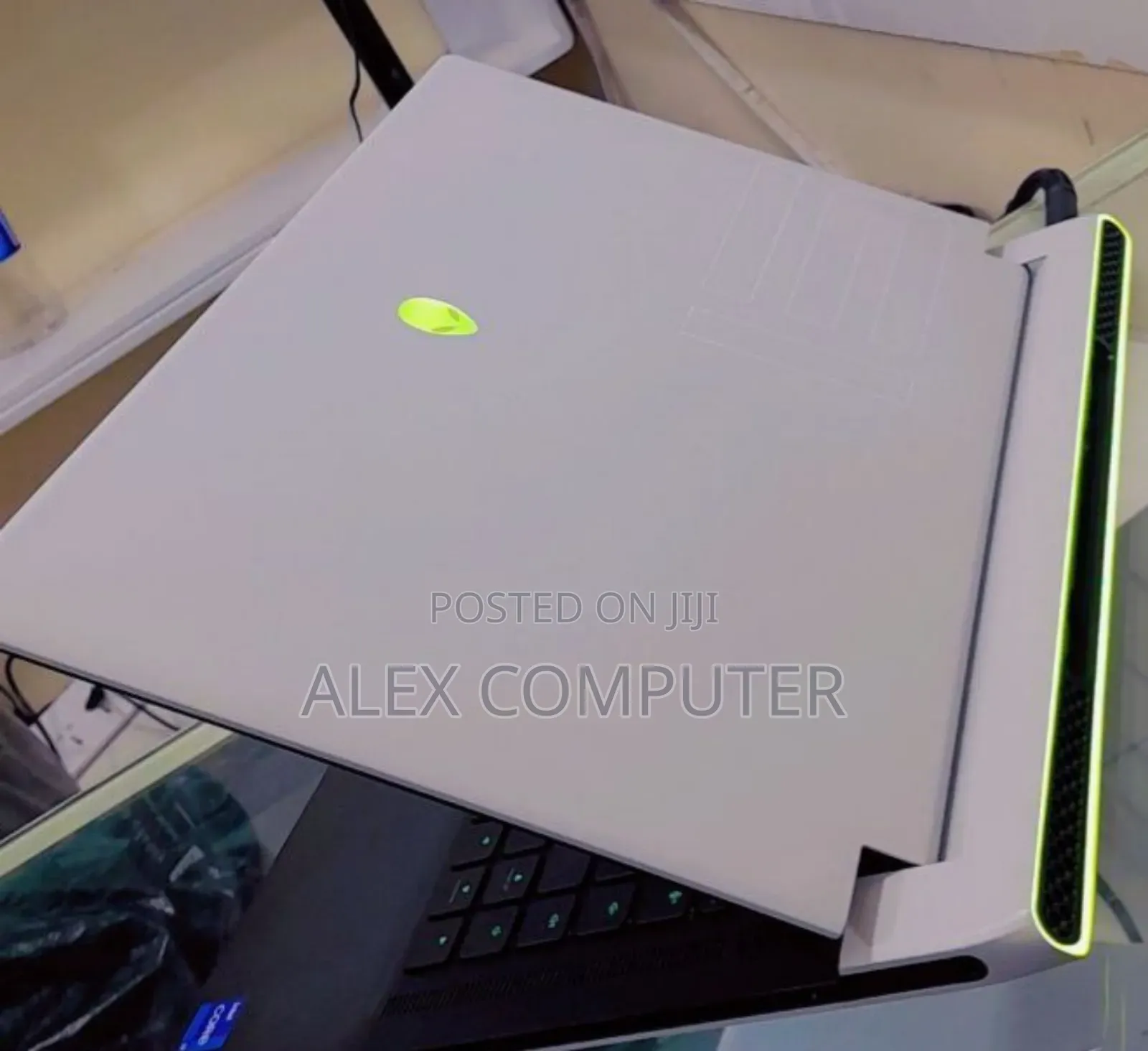 New Laptop Alienware M17x R2 16GB Intel Core I7 SSD 1T