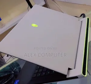 New Laptop Alienware M17x R2 16GB Intel Core I7 SSD 1T
