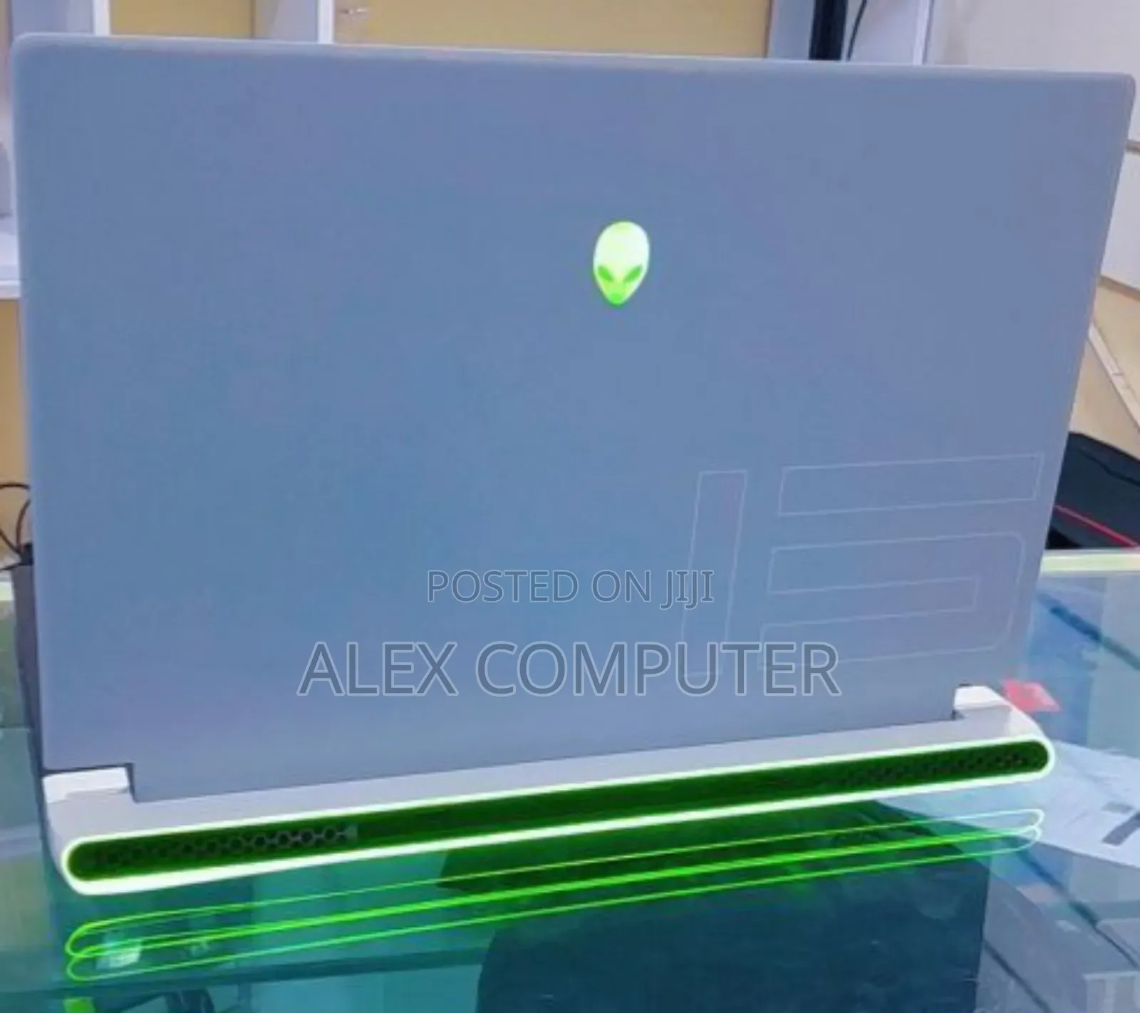 New Laptop Alienware M17x R2 16GB Intel Core I7 SSD 1T