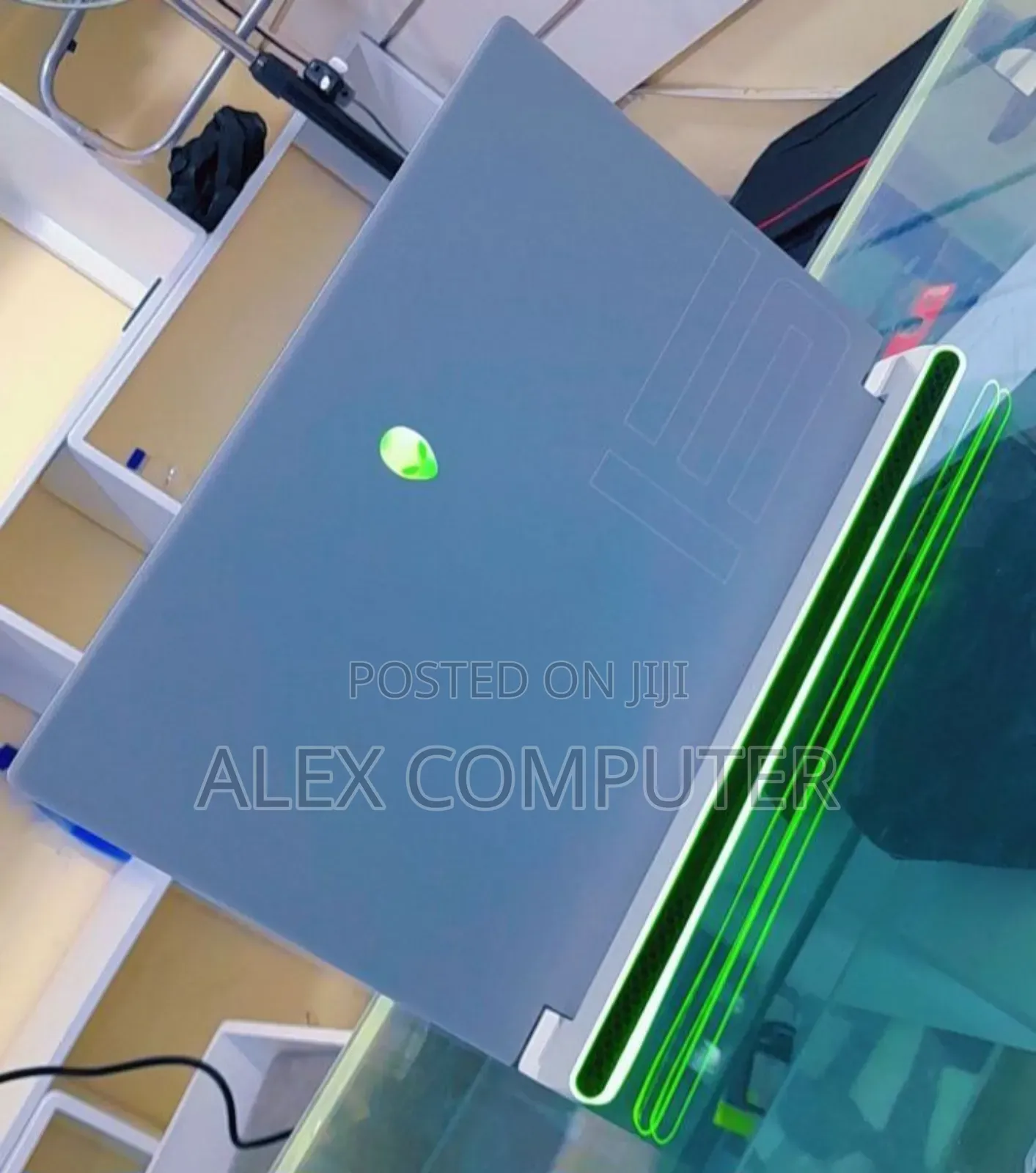 New Laptop Alienware M17x R2 16GB Intel Core I7 SSD 1T
