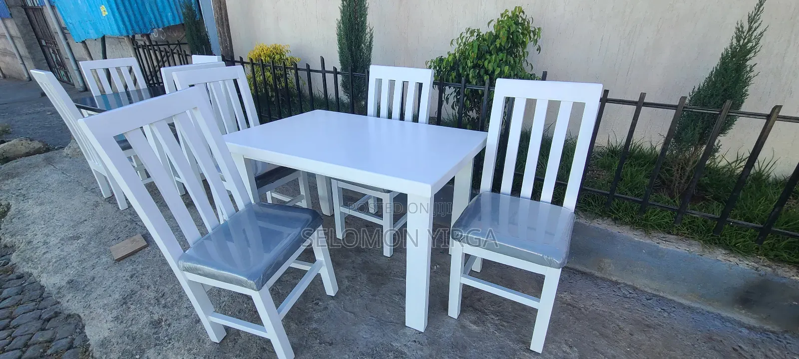 የሚሸጥ ጠረቤዛ ነዉ