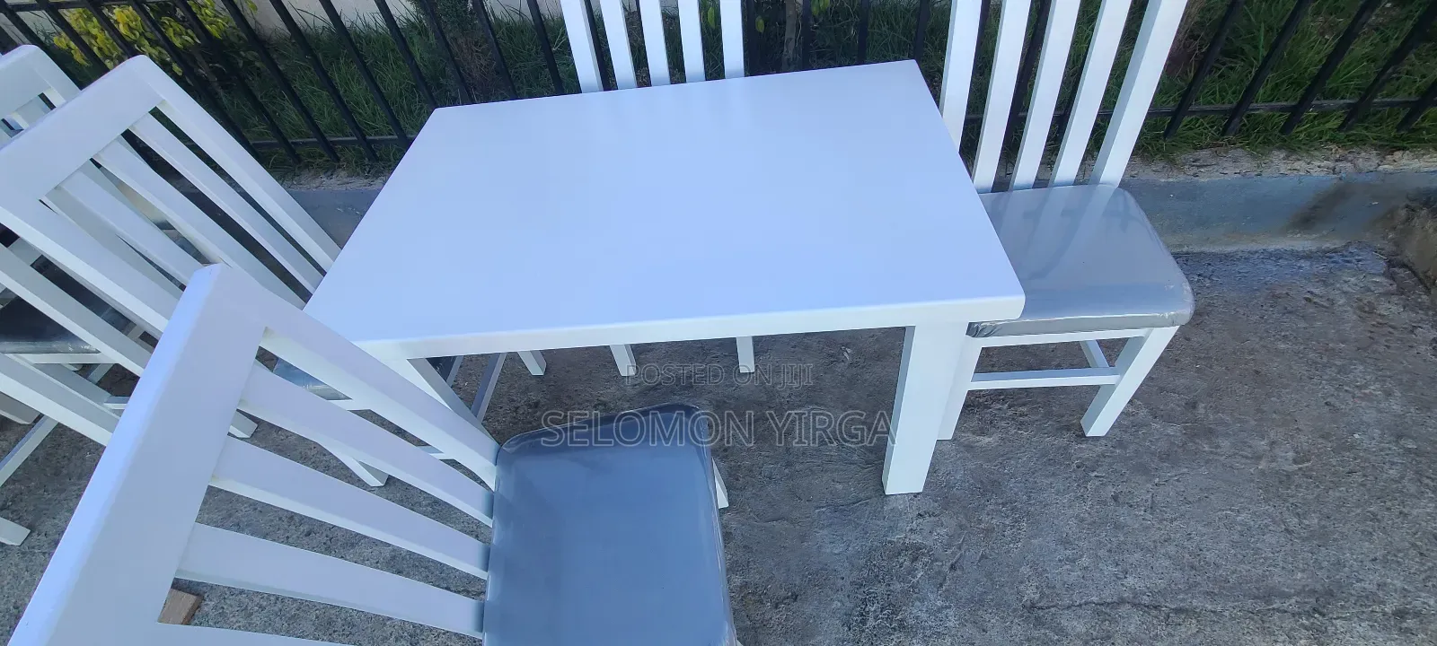 የሚሸጥ ጠረቤዛ ነዉ