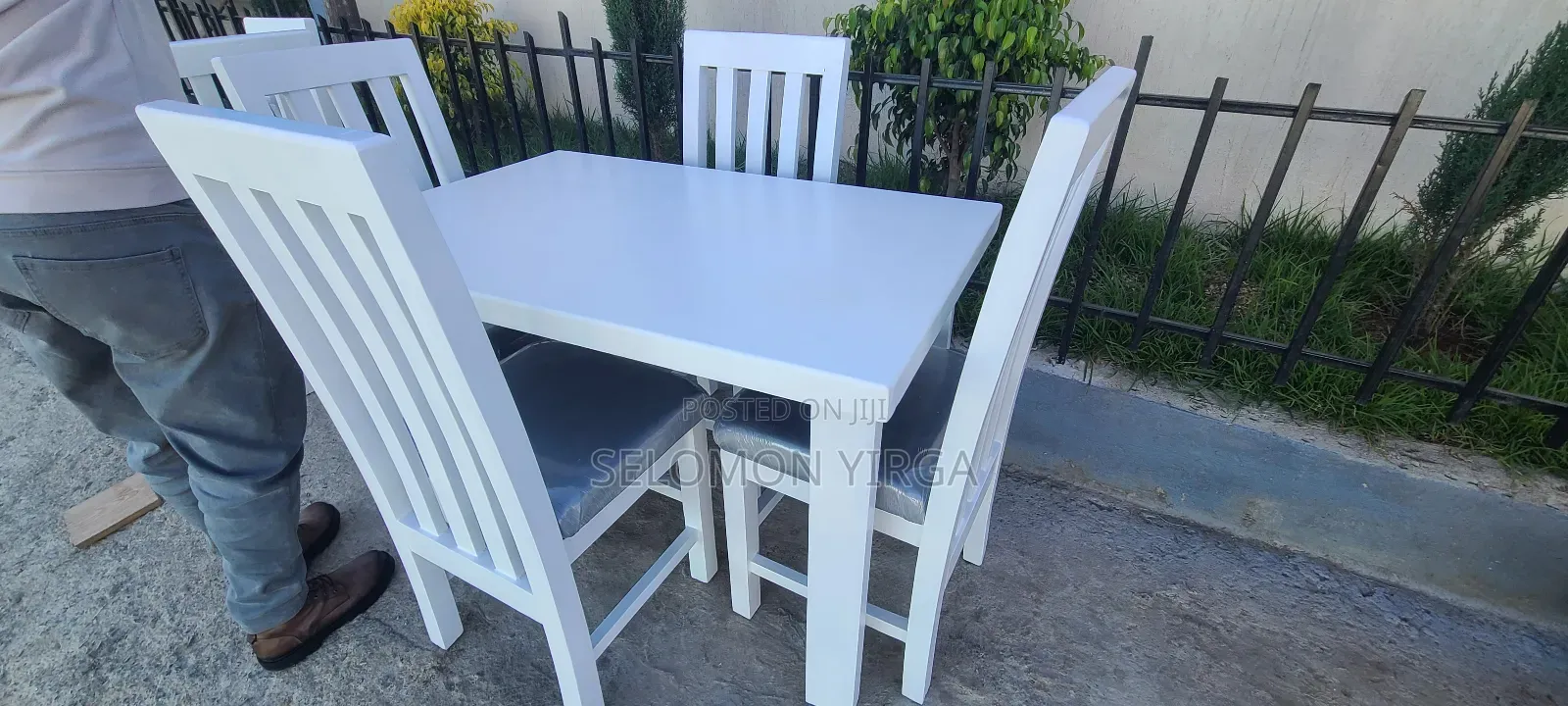 የሚሸጥ ጠረቤዛ ነዉ