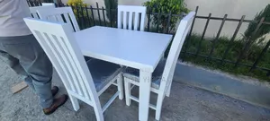 የሚሸጥ ጠረቤዛ ነዉ