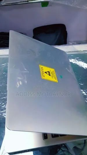 Photo - New Laptop Apple MacBook Air 2022 M2 8GB Apple M2 SSD 512GB