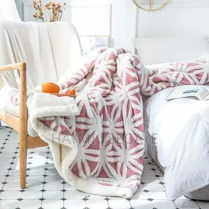 Photo -  ጋቢ ለምኔ
 7 የቀለም አማራጭ