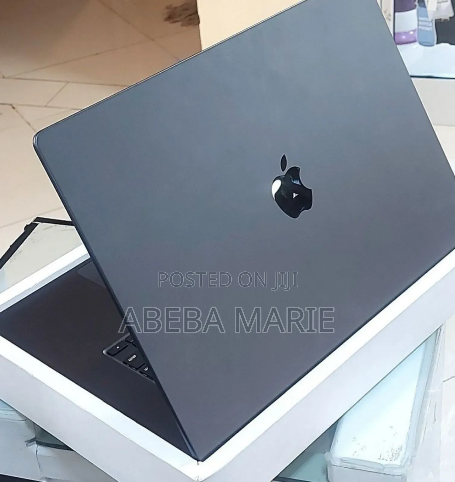 New Laptop Apple MacBook Air 2023 M2 18GB Intel Core I7 SSD 512GB