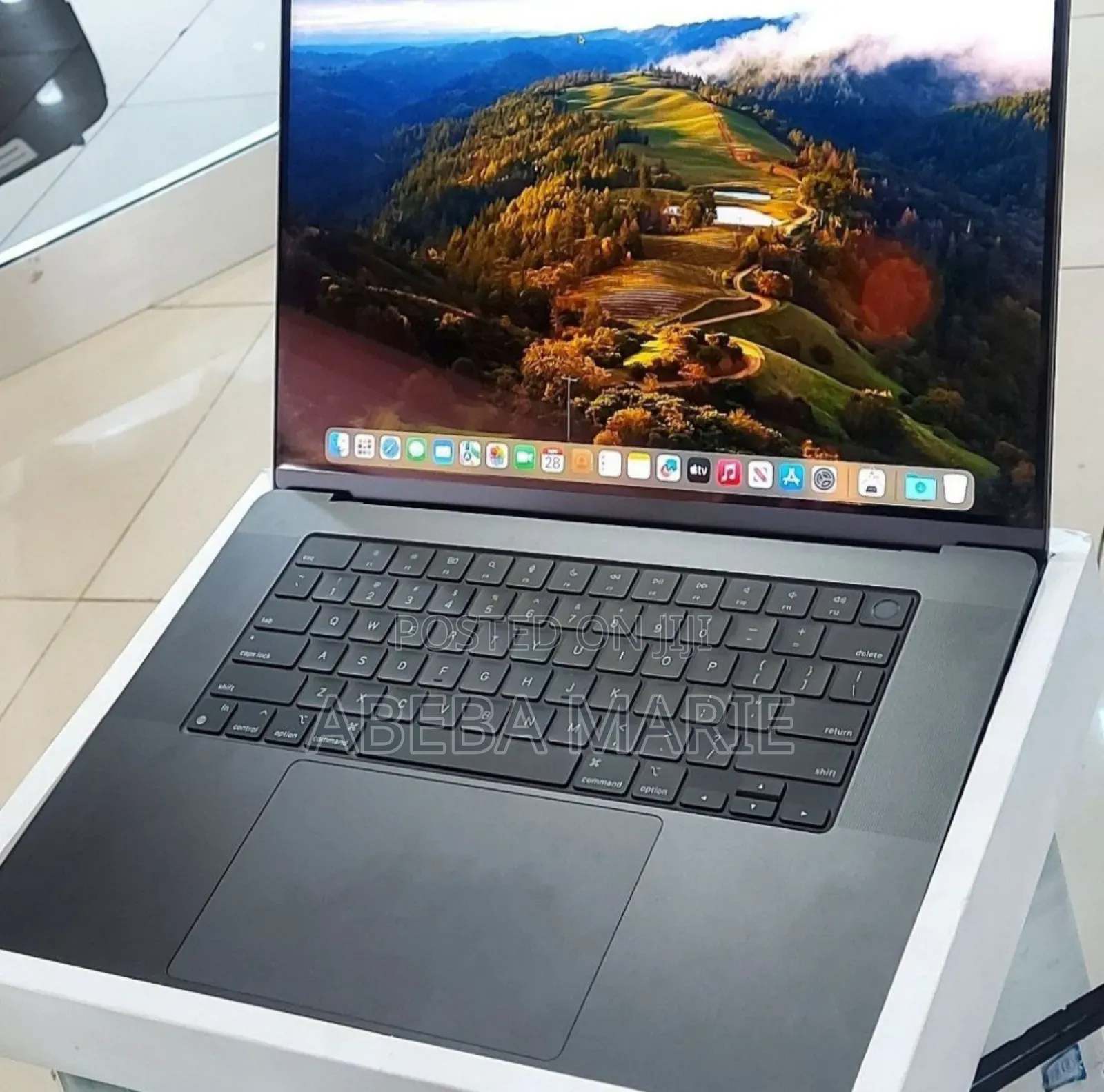 New Laptop Apple MacBook Air 2023 M2 18GB Intel Core I7 SSD 512GB