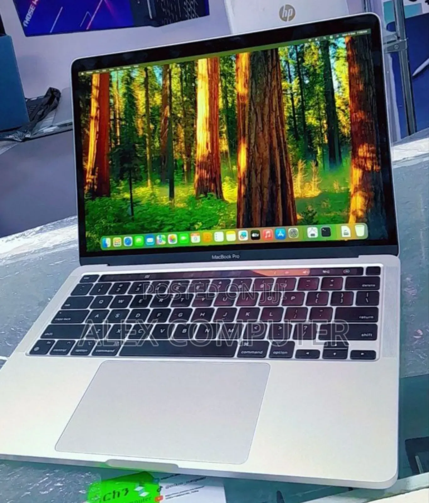 New Laptop Apple MacBook Pro 2022 M2 8GB Apple M2 SSD 512GB