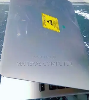 Photo - New Laptop Apple MacBook Pro 2022 M2 8GB Apple M2 SSD 512GB