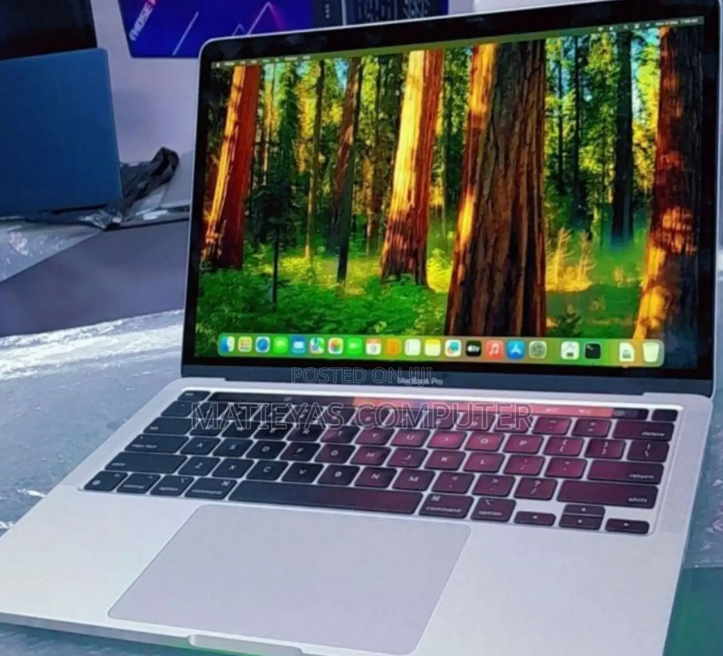 New Laptop Apple MacBook Pro 2022 M2 8GB Apple M2 SSD 512GB