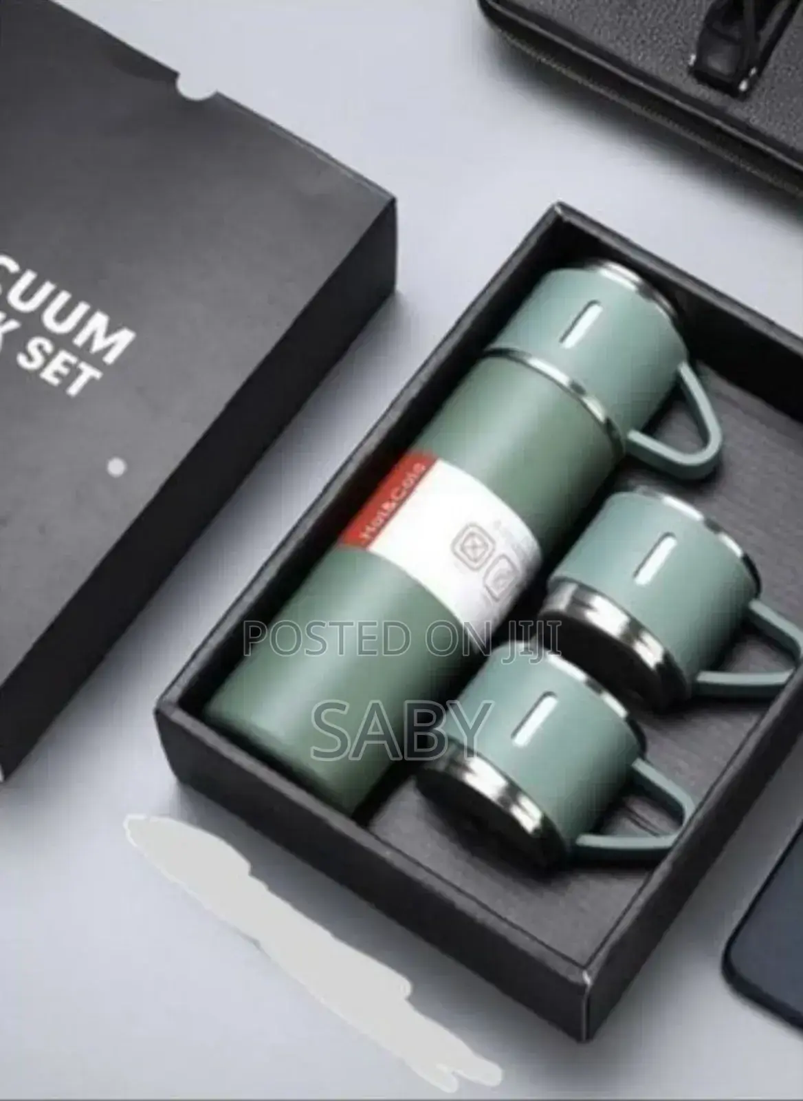 3 መጠጫ ኩባያዎች ያሉት